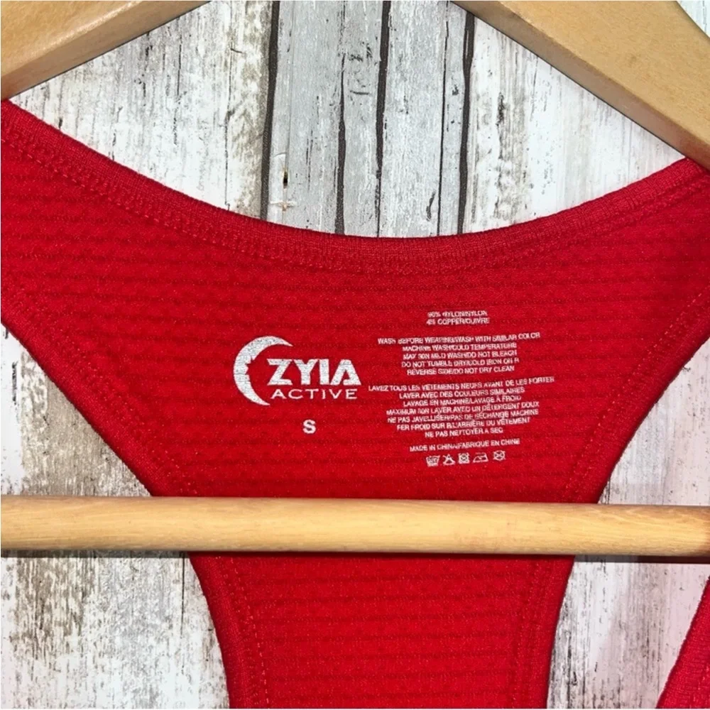 Zyia Red Stretch Tank - Picture 4 of 4